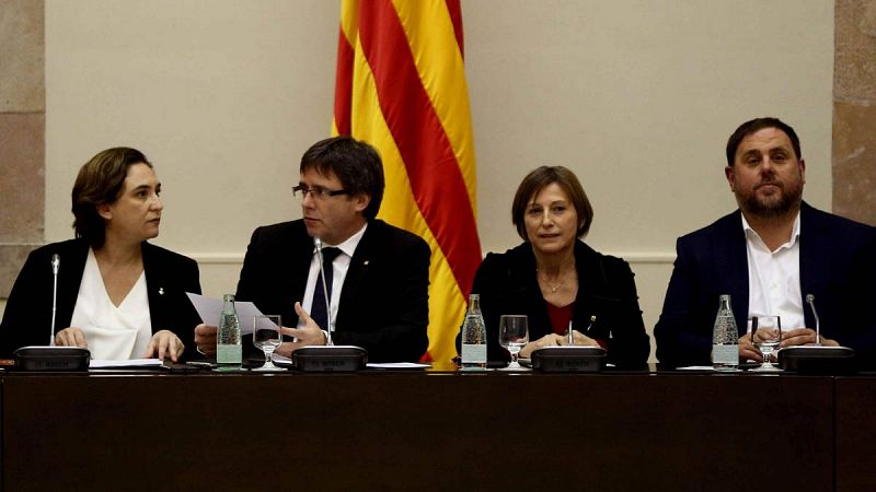 Puigdemont, Junqueras, Colau y Forcadell reclaman por carta al rey y a Rajoy negociar un referéndum