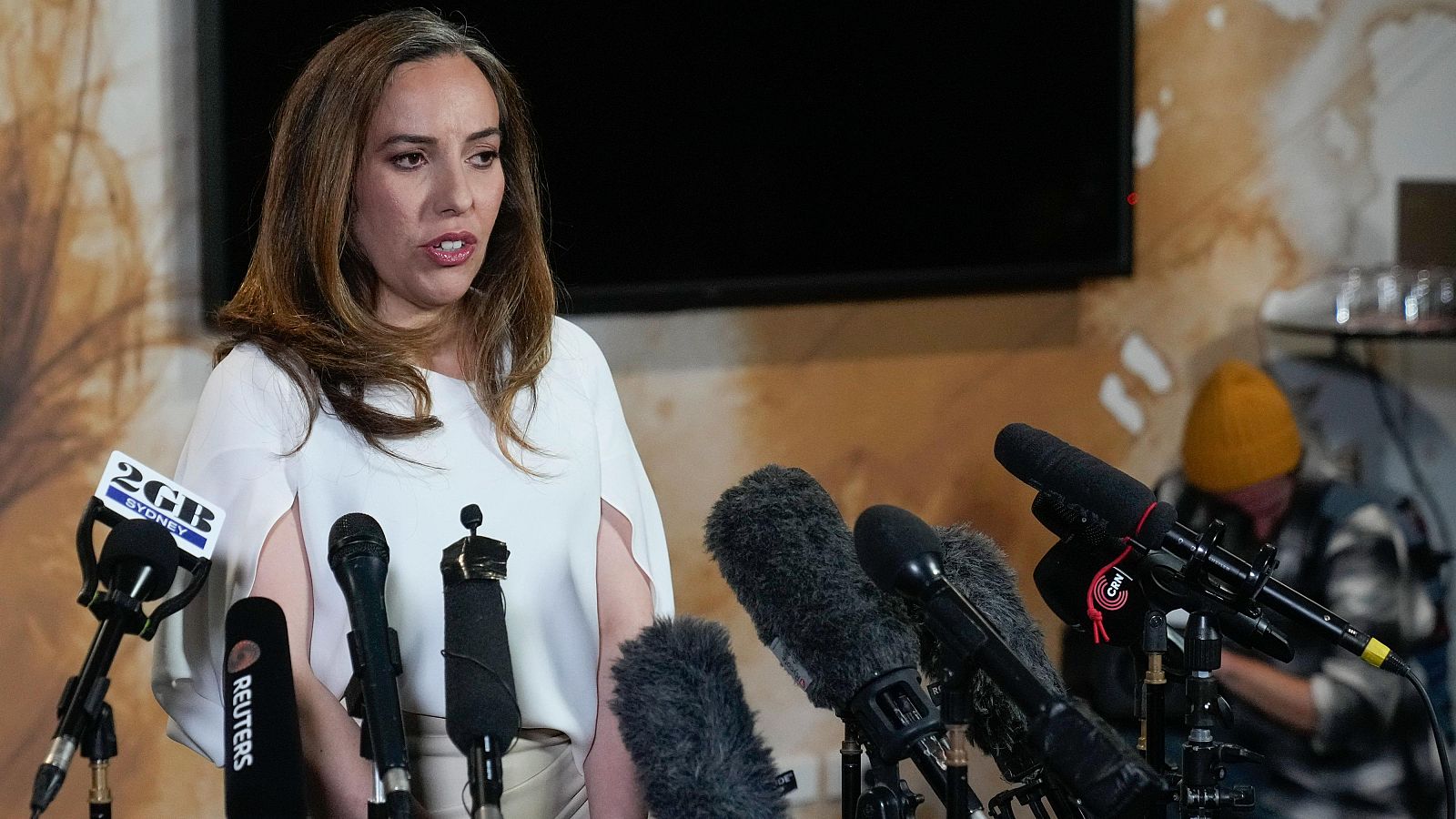 Julian Assange delega en su esposa su comparecencia | Ver