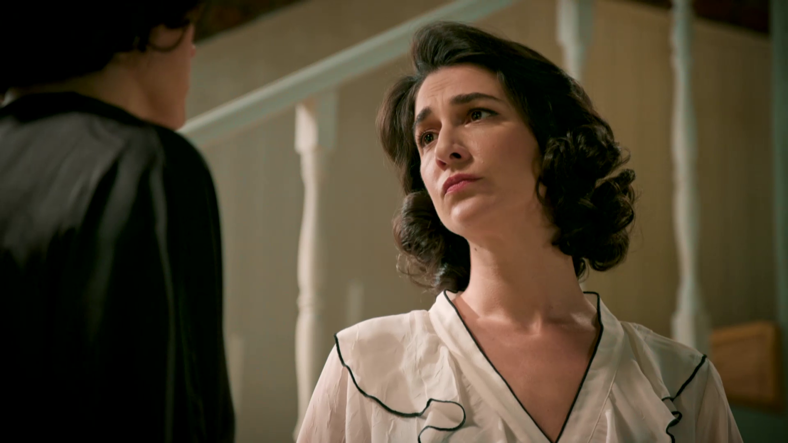 Doña Bárbara esconde a Carla en su sótano - Salón de té La Moderna | Ver