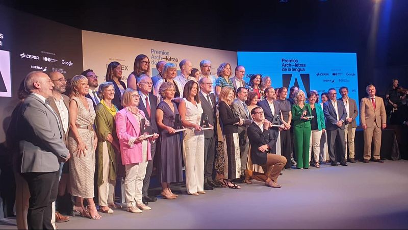 Pepa Fernández, de RNE, recoge el Premio Archiletras de la Lengua