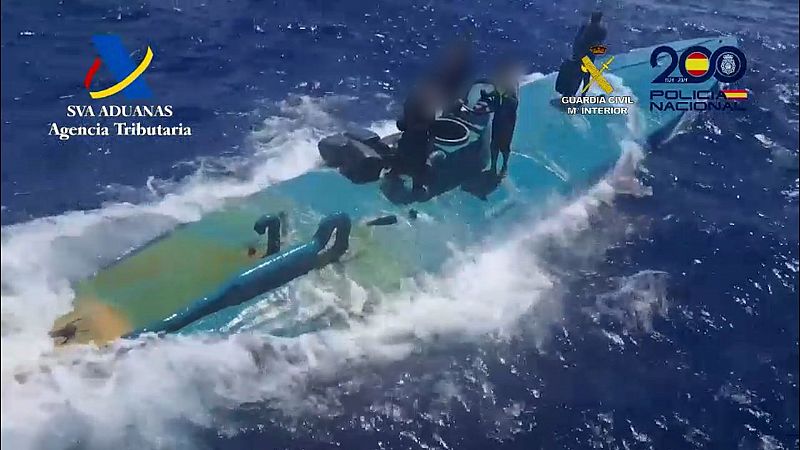 La Policía detiene a cuatro personas tras interceptar un narcosubmarino a 280 millas al oeste de Cádiz