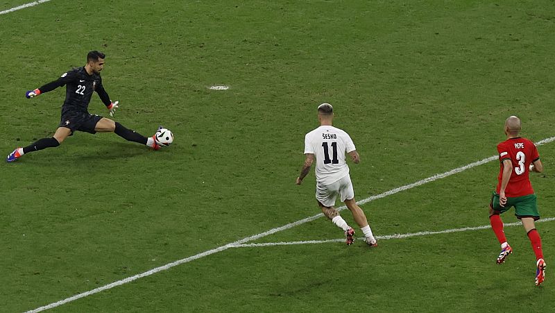 Diogo Costa, héroe de Portugal en los penaltis para eliminar a Eslovenia de la Eurocopa y secar las lágrimas de Cristiano Ronaldo