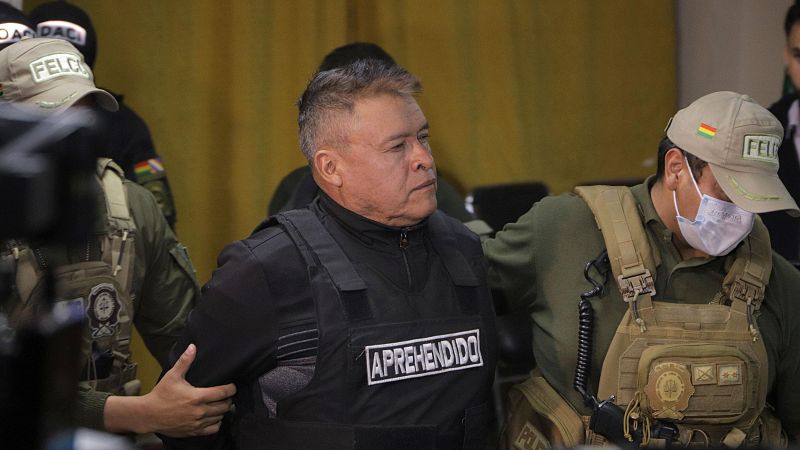 El destituido comandante Zuñiga y otros dos militares van a prisión preventiva por "intento de golpe de Estado" en Bolivia