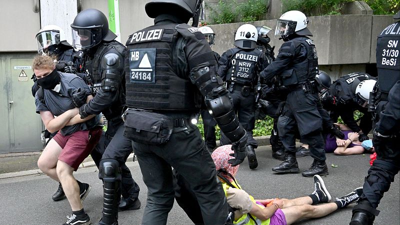 Varios detenidos en las protestas contra la ultraderechista Alternativa para Alemania, que celebra en Essen su congreso