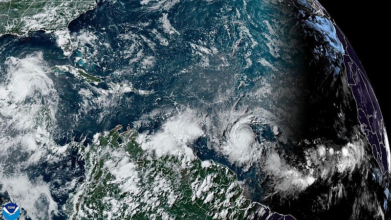 Beryl se convierte en el primer huracán de 2024 en aguas del Atlántico y se prevén "vientos potencialmente mortales"