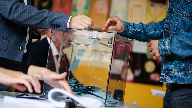 Los franceses comienzan a votar en unas elecciones que pueden llevar al poder a la ultraderecha