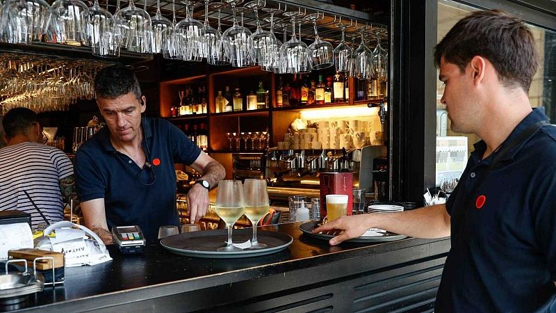 Els contractes d'estiu fan recular l'atur a mínims històrics