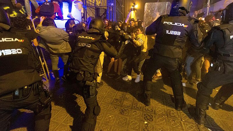 Un juez amnista a los 46 policas investigados en las cargas del 1-O en Barcelona