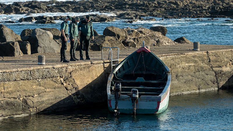 Rescatan a ocho personas migrantes en aguas de Benidorm y se suspende la búsqueda de otras tres desaparecidas
