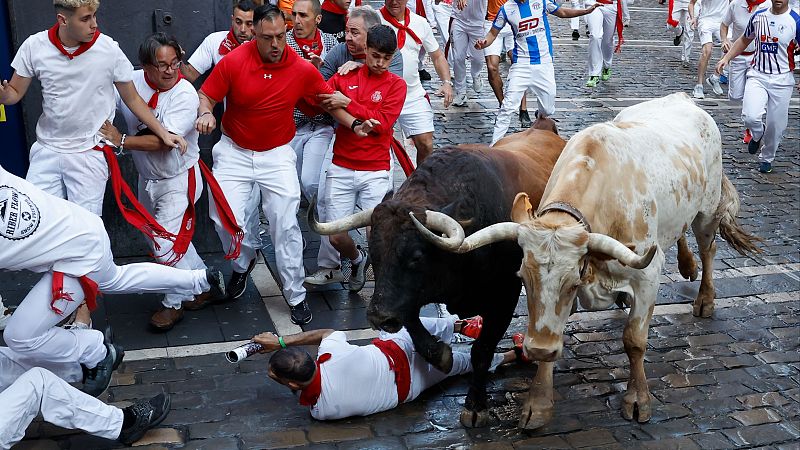 Segundo encierro de San Fermín, en directo desde Pamplona: seis heridos trasladados al hospital, ninguno por asta de toro