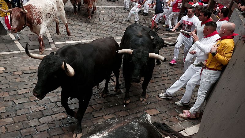 Resumen y vdeo completo del tercer encierro de San Fermn 2024: rpido, peligroso y limpio