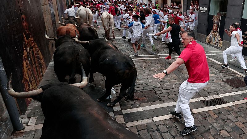 Resumen y vdeo completo del cuarto encierro de San Fermn 2024: tres heridos, ninguno por asta de toro