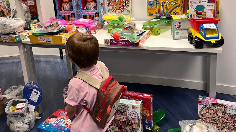 'Un Juguete, Una Ilusión' lleva la alegría a niños y niñas refugiados con nuevos juguetes