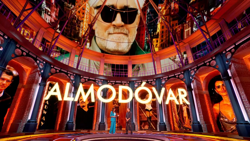 La Conexión | Pedro Almodóvar encarna la conexión final del primer programa. ¿Cómo se juntan todas las respuestas?