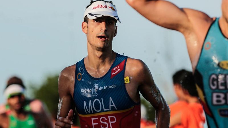 El español Mario Mola revalida el título de campéon del Mundo