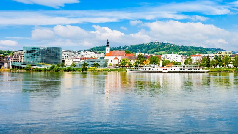 Linz, faro de las artes en el meandro del Danubio