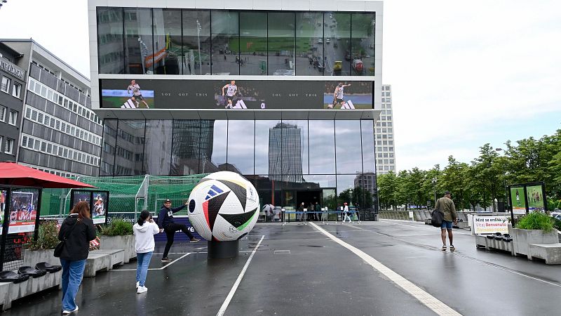 Alemania acerca la historia de su país a los turistas con una muestra sobre el nazismo y el fútbol por la Eurocopa