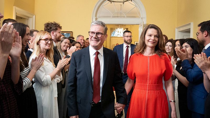 Starmer arrasa con una mayora absoluta histrica y pone fin a 14 aos de gobiernos conservadores en Reino Unido