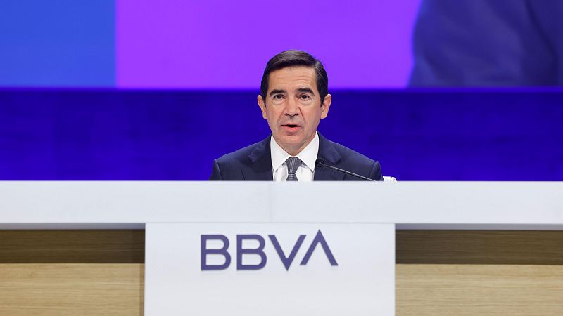 El presidente del BBVA confa "plenamente" en el xito de la opa sobre el Banco Sabadell
