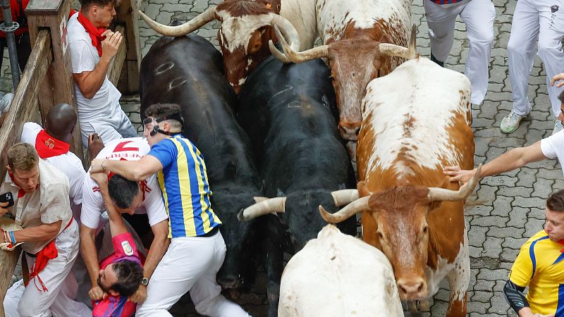 Mejores imgenes del tercer encierro de San Fermn 2024: muy limpio y rpido con ms peligro en el tramo final