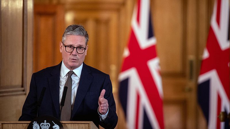 Starmer confirma que abandona el plan del anterior Gobierno británico de deportar inmigrantes a Ruanda