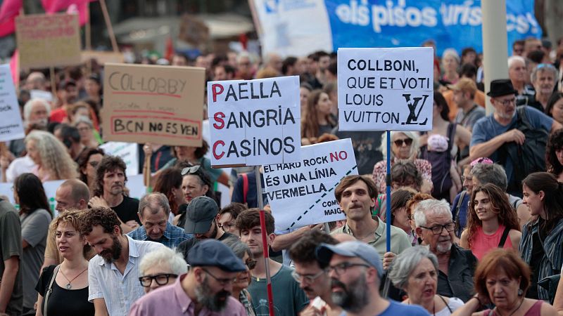 Miles de personas se manifiestan en Barcelona contra el turismo masivo, que impacta negativamente en los residentes