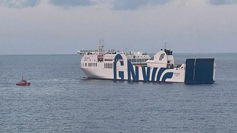 Evacan a 350 pasajeros y parte de la tripulacin de un buque a la deriva que cubra la ruta Valencia-Palma