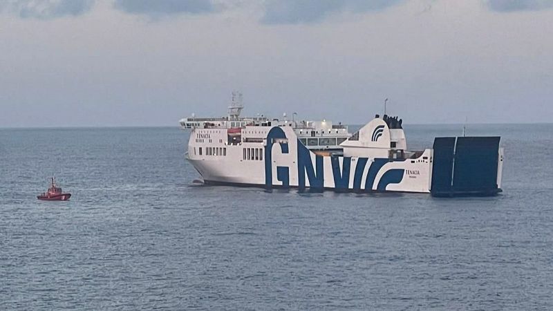 Evacan a 350 pasajeros y parte de la tripulacin de un buque a la deriva que cubra la ruta Valencia-Palma