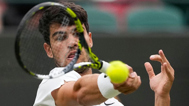 Carlos Alcaraz remonta a Tommy Paul y jugará en semifinales de Wimbledon contra Medvedev