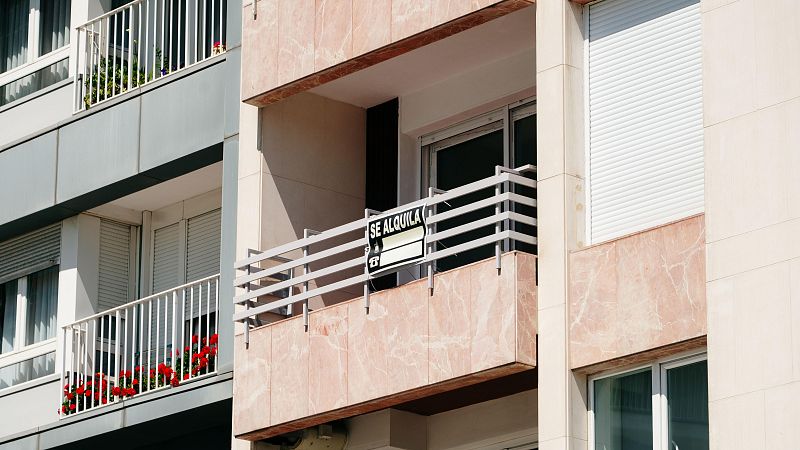 El 50,01% de los alquileres en España necesitan más de un sueldo para pagar su renta