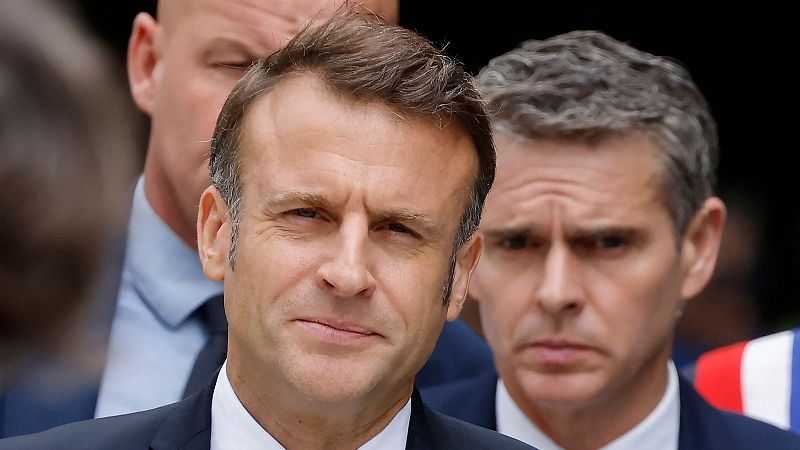 El presidente francés, Emmanuel Macron, llama a los partidos mayoritarios a formar una coalición