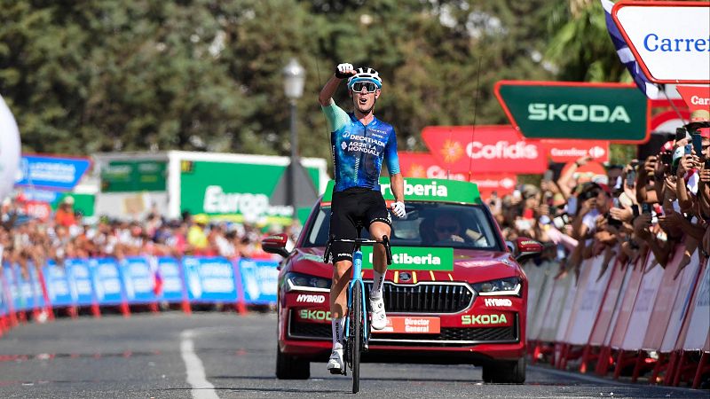 Ben O'Connor se viste de bandolero y da el gran golpe a la Vuelta a España