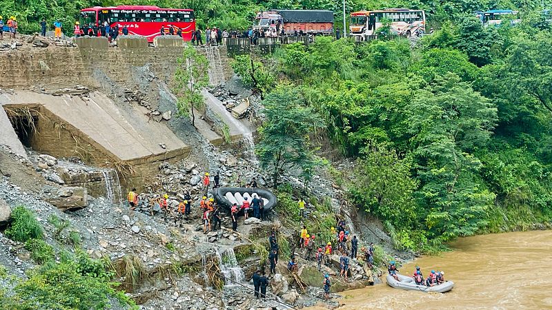 Las intensas lluvias en Nepal dejan más de 60 desaparecidos