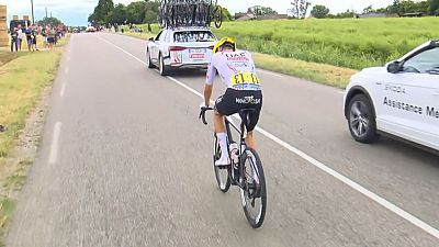 Juan Ayuso pone pie a tierra y abandona el Tour de Francia 2024