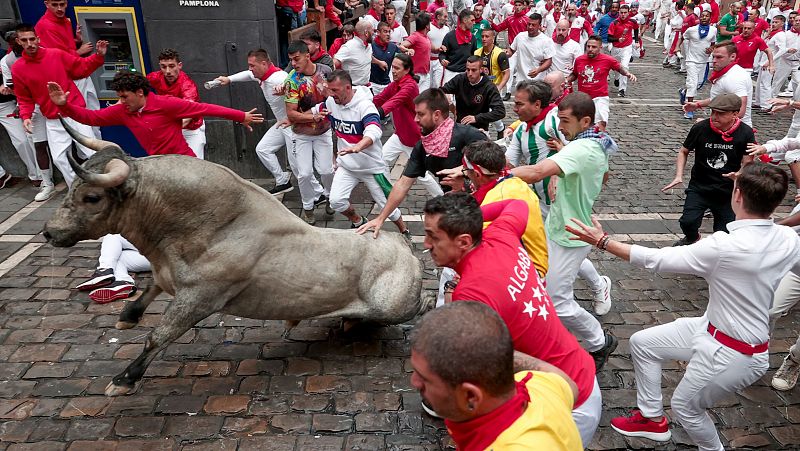 Fotos del séptimo encierro de San Fermín 2024: peligroso y rápido con los toros de Escolar