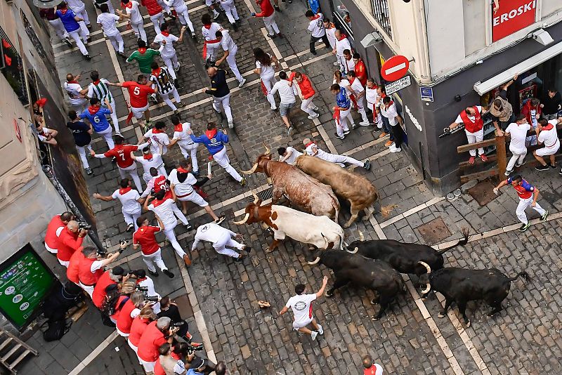 La 1 lidera la mañana y el sexto encierro reúne a casi 1,4 millones de espectadores y 60,9% de cuota