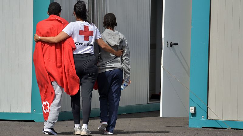 Mueren una nia de dos aos y un joven de 20 tras llegar a la isla de El Hierro en cayuco