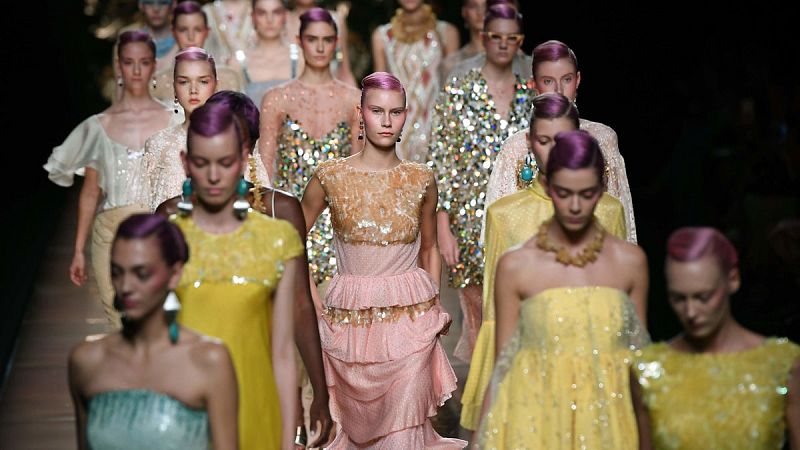 El deseo de Juan Duyos: coser en la intimidad