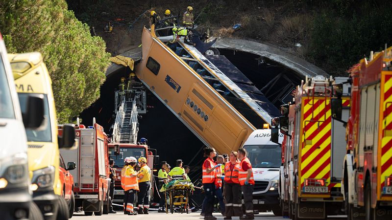 El conductor reconoce que se quedó dormido en el accidente de autobús de Barcelona que deja cuatro heridos graves