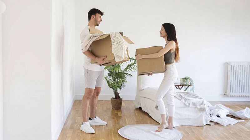 Els joves catalans s'emancipen gairebé amb 30 anys