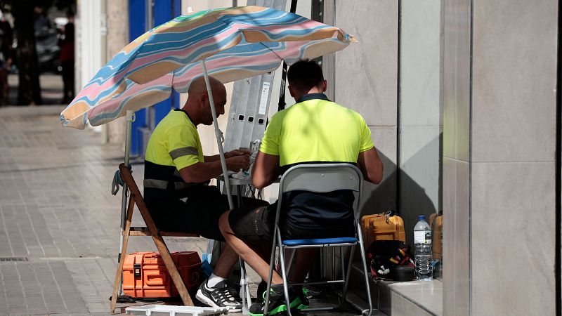 Jornada intensiva o más descansos: obligaciones de las empresas para proteger a sus empleados por el calor extremo