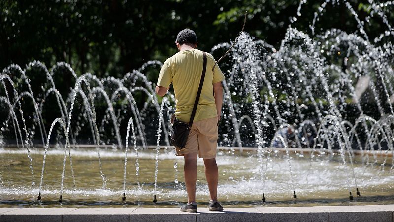 Calor intensa amb temperatures de fins a 40 graus i risc elevat d'incendis arreu de Catalunya