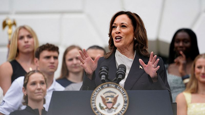 Kamala Harris elogia a Biden en su primer acto tras la renuncia: "Lo que ha conseguido no tiene parangn"