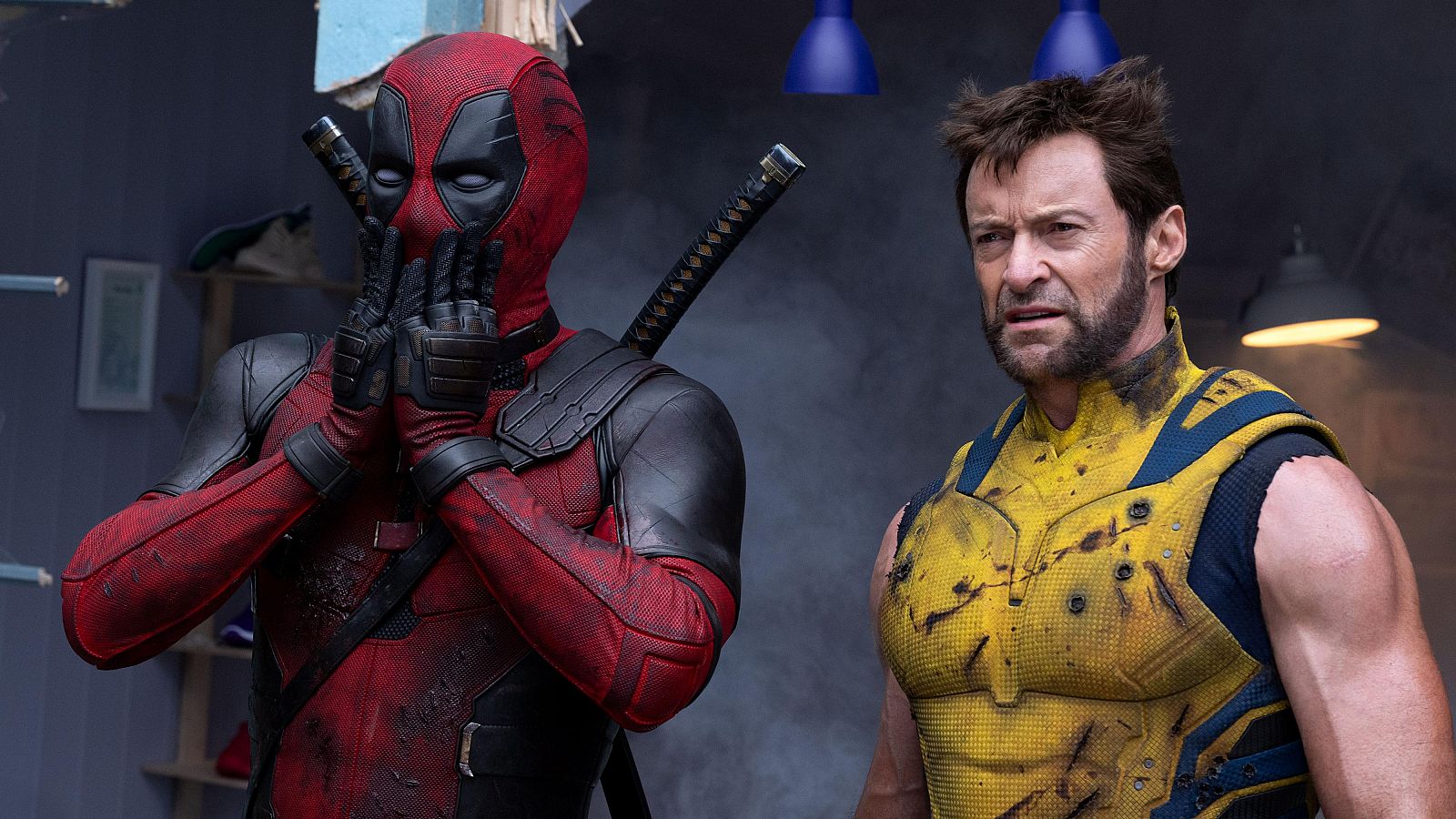 Deadpool y Lobezno masacran el universo superheroico de Fox con humor, violencia y cameos