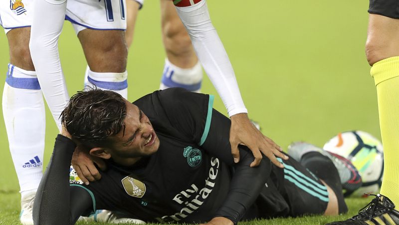 Theo Hernández, baja ante el Betis por una subluxación en el hombro