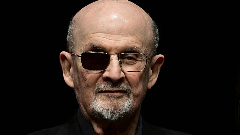 La Justicia de EE.UU. acusa al agresor del escritor Salman Rushdie de brindar apoyo al "grupo terrorista" Hizbulá