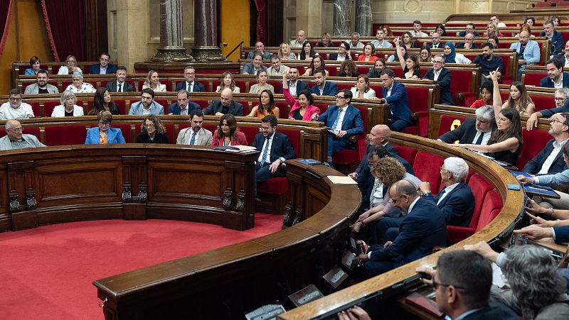 El Parlament de Cataluña aprueba la reforma del reglamento que garantiza el voto telemático y el delegado