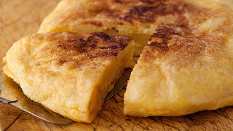 Afectadas 22 personas por un brote de salmonela tras comer tortilla en un bar de Barcelona