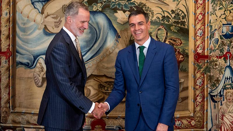 El rey Felipe VI y Pedro Sánchez celebran el tradicional despacho de verano en el Palacio de la Almudaina