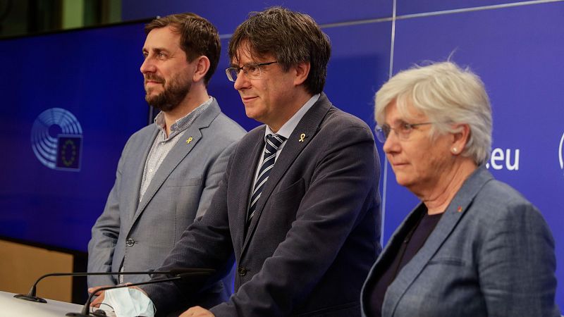 El largo periplo de Puigdemont en Europa: detenciones, pérdida de inmunidad y euroórdenes